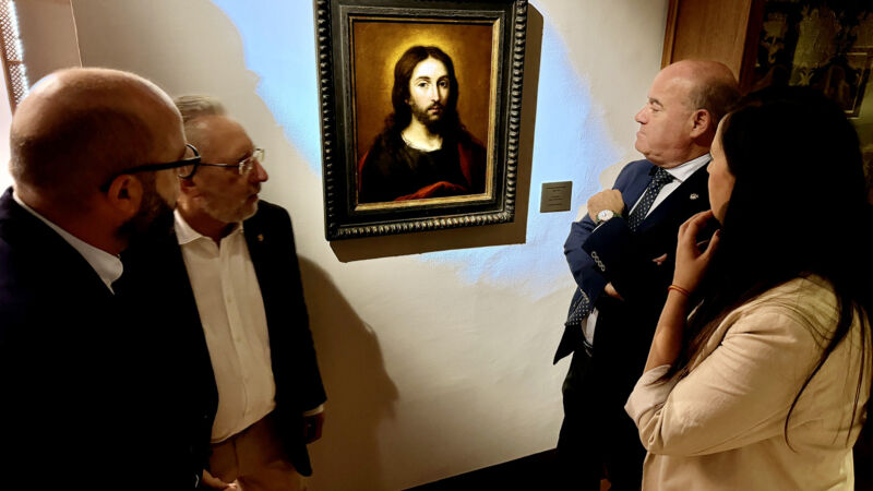 Una selección de 38 pinturas, incluyendo varias obras de Murillo e incluso Velázquez, se pueden contemplar ya en el Museo de la Ciudad de Antequera. El acuerdo de colaboración permite la exhibición temporal de las obras durante 5 años, con posibilidad de ampliarlo en tiempo y número.