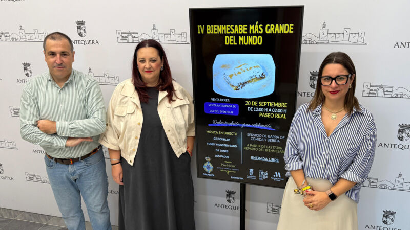 El Paseo Real de Antequera volverá a convertirse el próximo sábado 20 de septiembre en epicentro de una de las citas gastronómicas y solidarias más esperadas del calendario local: el Bienmesabe más Grande del Mundo, que alcanza ya su cuarta edición. La teniente de alcalde de Fiestas Mayores y Tradiciones, Elena Melero, el representante de la Cofradía de Abajo, Pablo Carmona, y la responsable de Piobiem, Tere Ruz, han presentado hoy en rueda de prensa todos los detalles de un evento que conjuga tradición, ocio y gastronomía con un fin solidario: recaudar fondos destinados a la mejora y conservación del patrimonio histórico-artístico de la Cofradía de Abajo.
Desde el mediodía hasta la madrugada, el Paseo Real acogerá un completo programa de actividades. A partir de las 12:00 horas se abrirá el servicio de barra y se servirá como novedad una paella gigante y porra antequerana. A las 17:30 horas llegará el momento más esperado, el reparto del Bienmesabe más Grande del Mundo, elaborado por Piobiem con una previsión de más de 25 metros de dulce y 5.000 porciones. Su preparación requiere cifras tan espectaculares como 3.200 huevos, 125 kilos de cabello de ángel, 100 kilos de azúcar, 65 litros de almíbar, 30 kilos de azúcar glas y 85 planchas de bizcocho.
El donativo por porción se mantiene respecto a ediciones anteriores: 3 euros en venta anticipada y 4 euros el mismo día del evento. Cada ticket incluye una ración de bienmesabe y una bebida (agua, café, batido o vino). También se habilitarán tickets especiales para personas celíacas, que deberán adquirirse previamente en Piobiem, garantizando así la seguridad alimentaria. Además, como novedad, se ofrecerán tarrinas y productos sin gluten para que todos los públicos puedan disfrutar de la jornada.
La música será otro de los atractivos del evento. Tras el reparto del dulce actuarán grupos locales como Funky Monster Band, Dr. Jones y Los Pacos, además de la animación a cargo del DJ DoubleP. Todo ello completará una jornada festiva en la que se espera la participación tanto de vecinos de Antequera como de visitantes de la comarca y de otras provincias andaluzas.
La teniente de alcalde Elena Melero ha felicitado a la Cofradía de Abajo y a Piobiem “por mantener viva esta iniciativa que refuerza la identidad gastronómica de nuestra ciudad y que, además, cumple un fin solidario de gran valor”. Por su parte, Pablo Carmona ha subrayado “el esfuerzo por superar cada año el reto, ofreciendo actividades para todas las edades y un ambiente familiar en el Paseo Real”. Finalmente, Tere Ruz ha destacado que “el Bienmesabe es ya un reclamo turístico y gastronómico que proyecta la imagen de Antequera en toda Andalucía y que se adapta a las necesidades de todos los públicos, incluyendo las personas con intolerancias alimentarias”.
La organización hace un llamamiento a la participación masiva para disfrutar de una jornada de convivencia, gastronomía y música en torno a uno de los postres más emblemáticos de la ciudad, contribuyendo al mismo tiempo a la conservación del patrimonio de la Cofradía de Abajo.