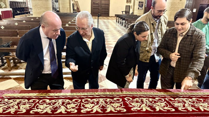 El Ayuntamiento de Antequera colabora en la restauración del Paño Dosel del Santísimo Cristo de la Salud y de las Aguas